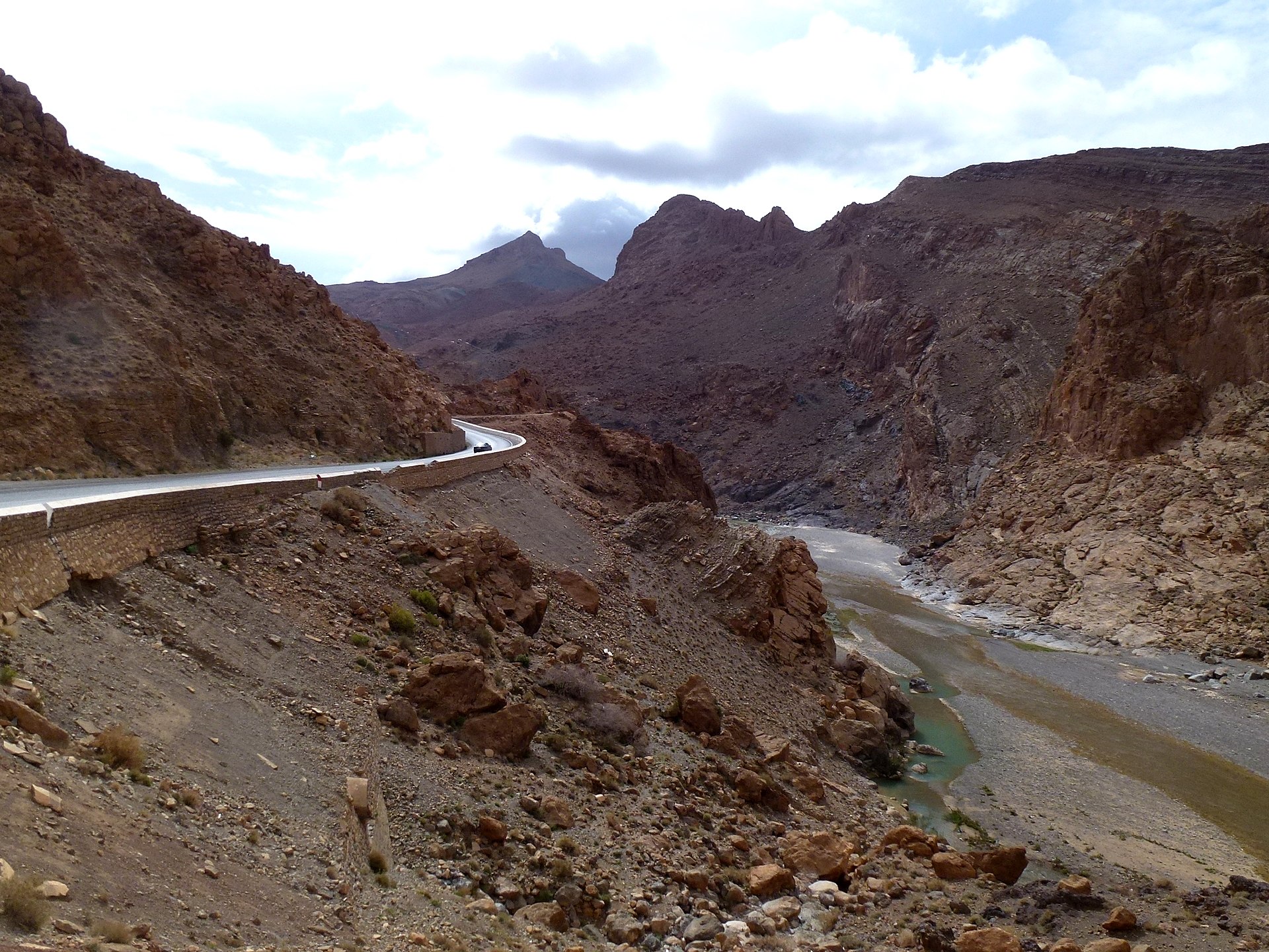 The Ziz River cutting through the palm valley in Errachidia province
